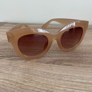 H&M Classic Oversize Wayfarer Sunglasses Peach / Beige / Blush w Brown Lenses